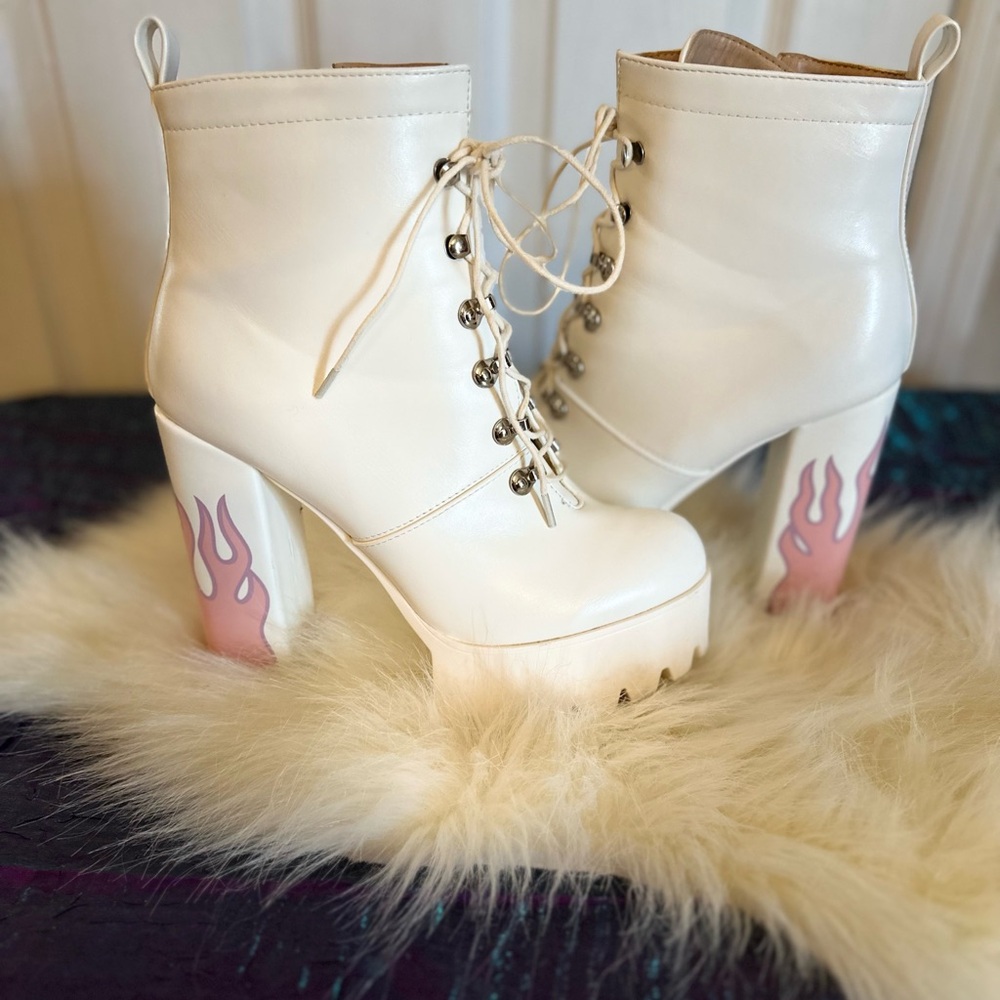Lamoda White Platform Lace-up Booties W/ Pink Flame Gently Used Women’s Sz 8.5 - Picture 2 of 15